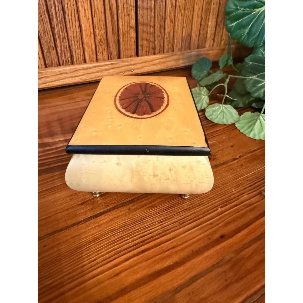 Vintage Romance Italian Music Box Birdseye Maple Wood Inlay Jewelry Box Italy